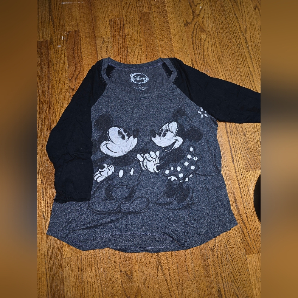 Torrid Size 1 Minnie & Mickey shirt